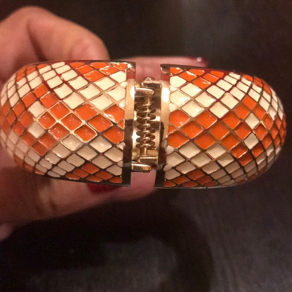 *FINAL SALE* ‼️Bold Ceramic Bangle - Picture 2 of 5